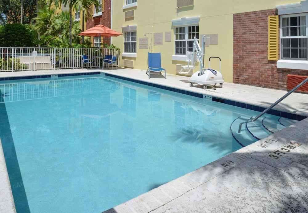 Candlewood Suites Miami Lakes By Ihg Esterno foto