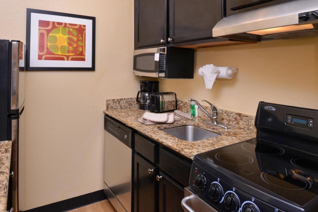 Candlewood Suites Miami Lakes By Ihg Esterno foto