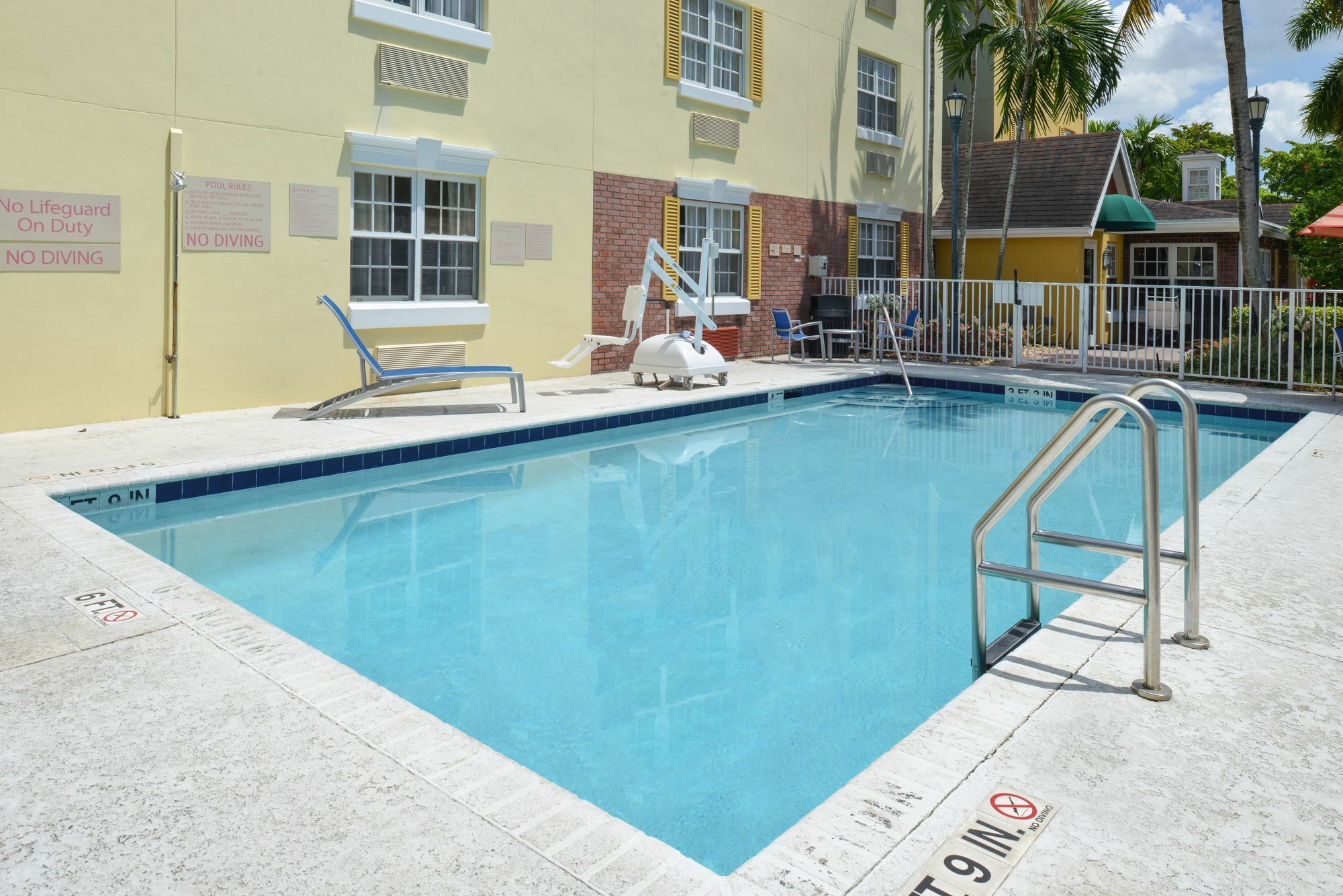 Candlewood Suites Miami Lakes By Ihg Esterno foto