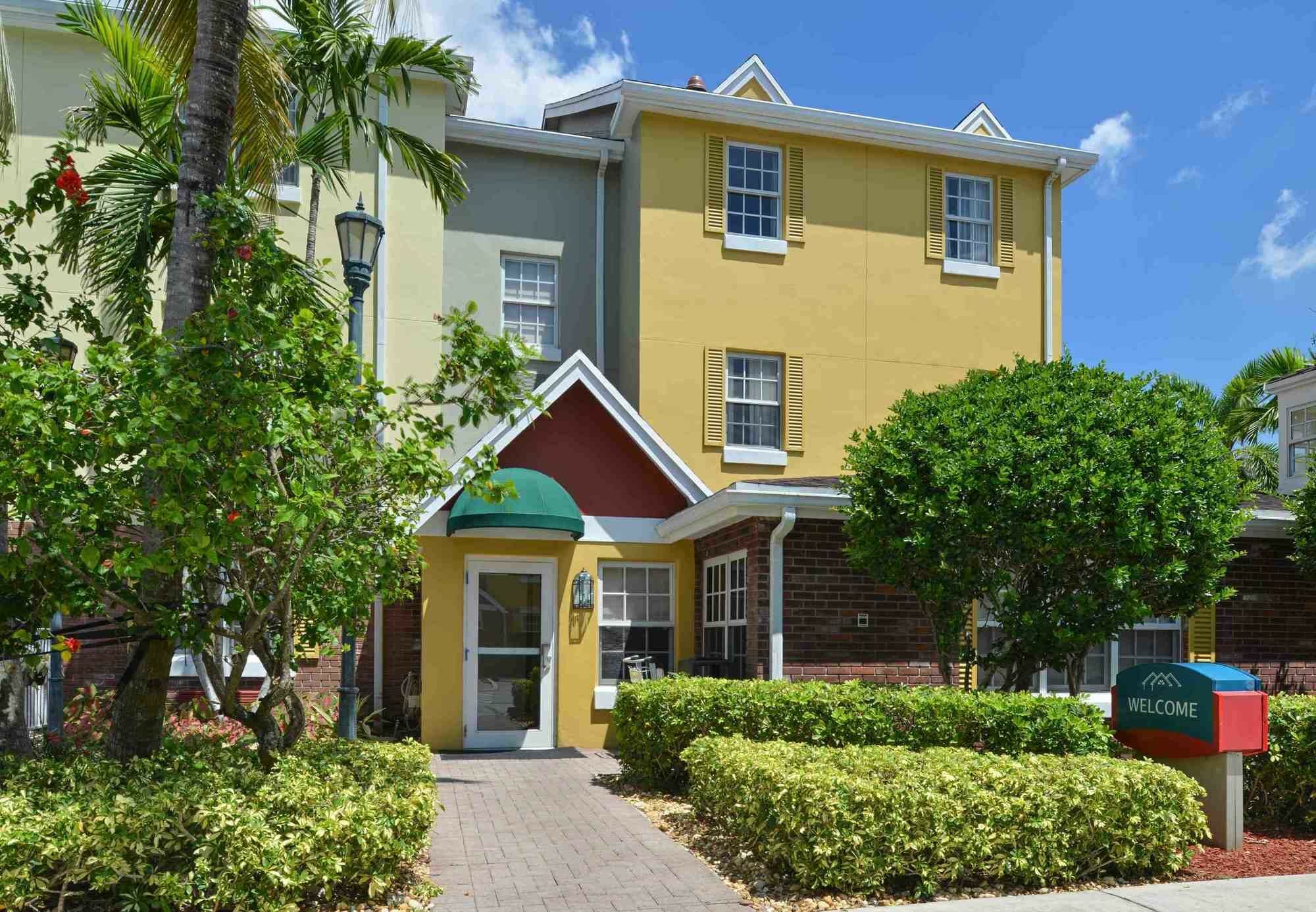 Candlewood Suites Miami Lakes By Ihg Esterno foto