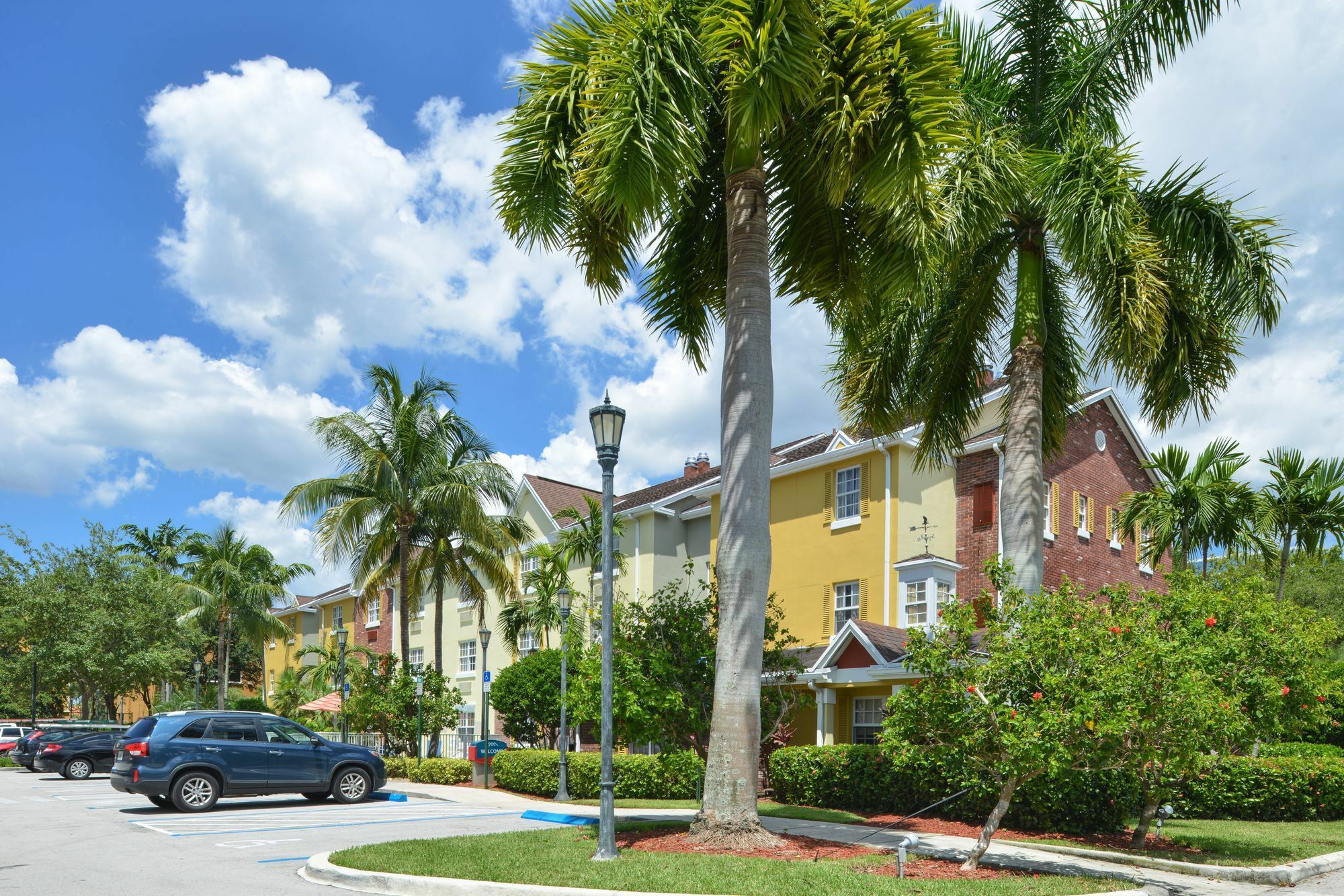 Candlewood Suites Miami Lakes By Ihg Esterno foto