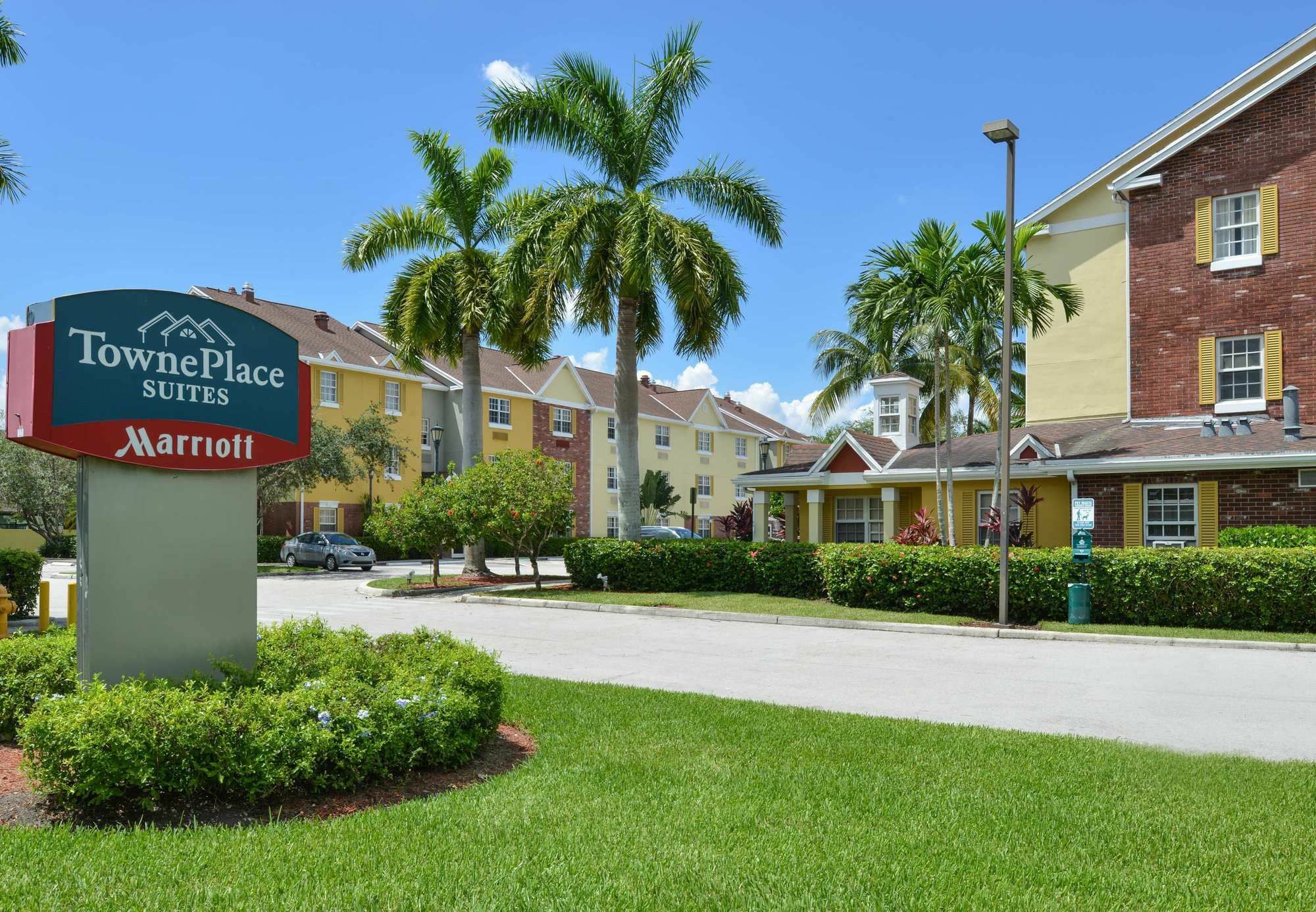 Candlewood Suites Miami Lakes By Ihg Esterno foto