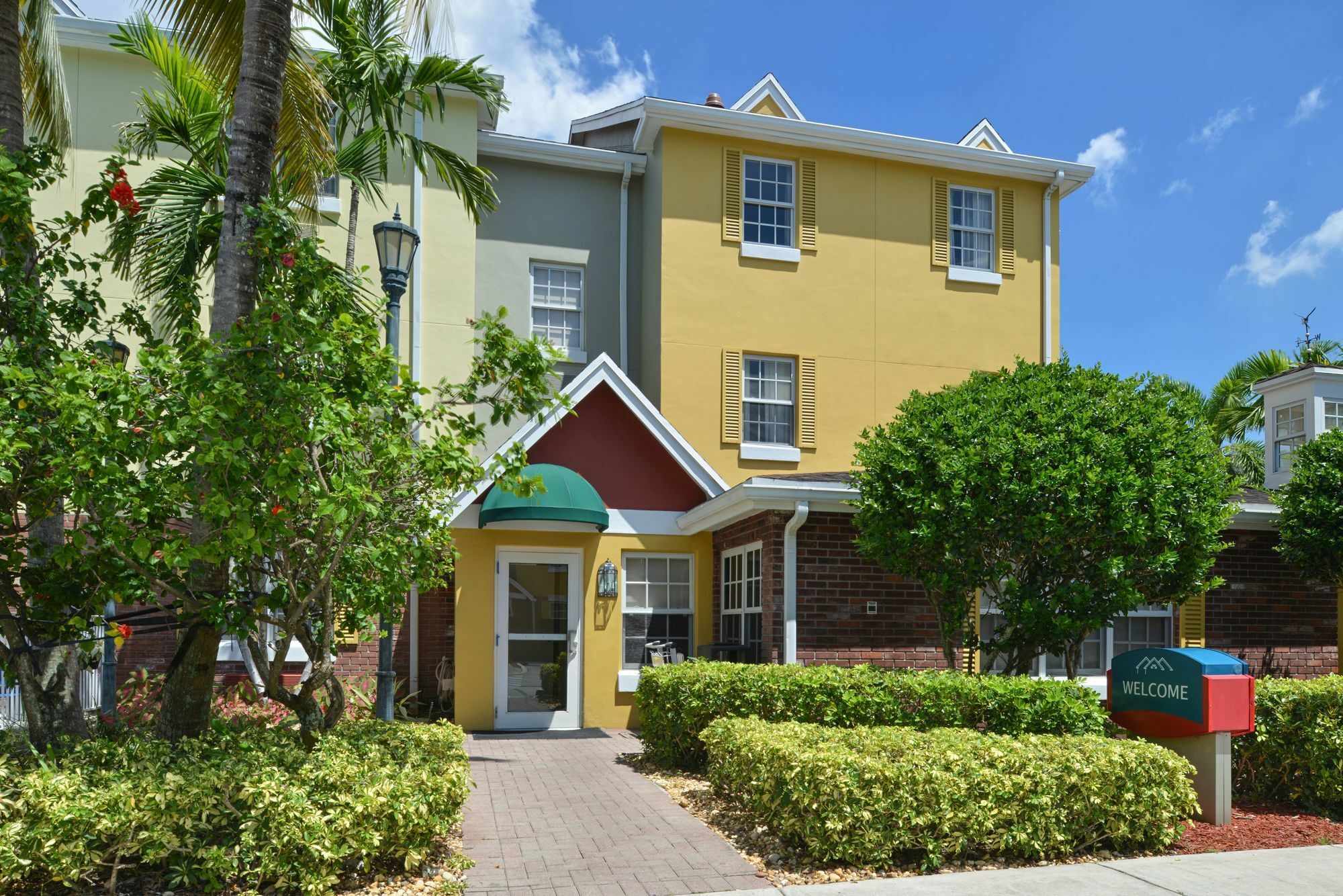Candlewood Suites Miami Lakes By Ihg Esterno foto